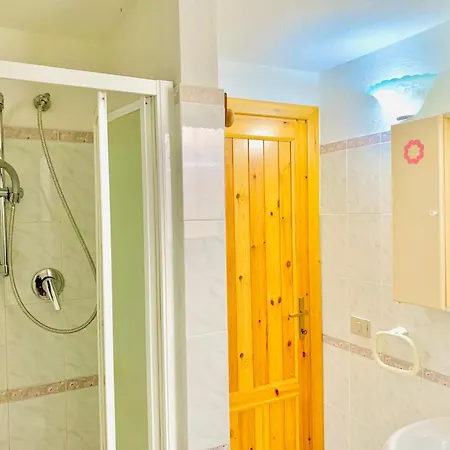 6 Minuti Dal Mare, La Maison En Jaune, Fresco *
